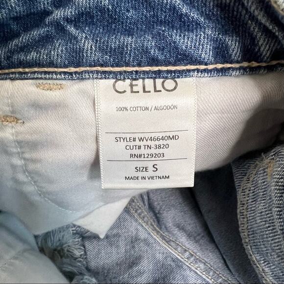 Cello Distressed Denim Shorts Size Small - Picture 8 of 10